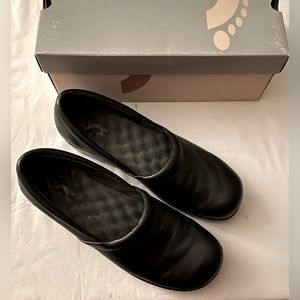 Women’s Adora Shoes by SoftWalk,  Size 10.5N